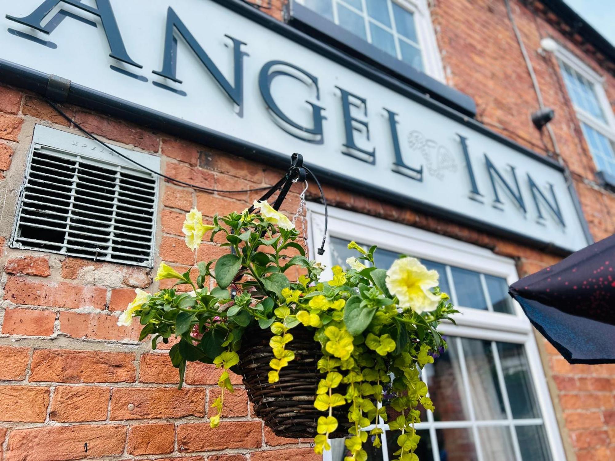 Angel Inn Misson Kültér fotó